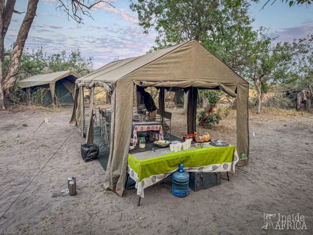 Gemeinschaftszelt der mobilen Campingtour